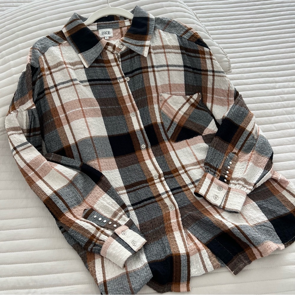 BKE Women’s Brown/Black and Cream Plaid Lightweight Waffle Knit Button Up Shirt - Picture 9 of 9